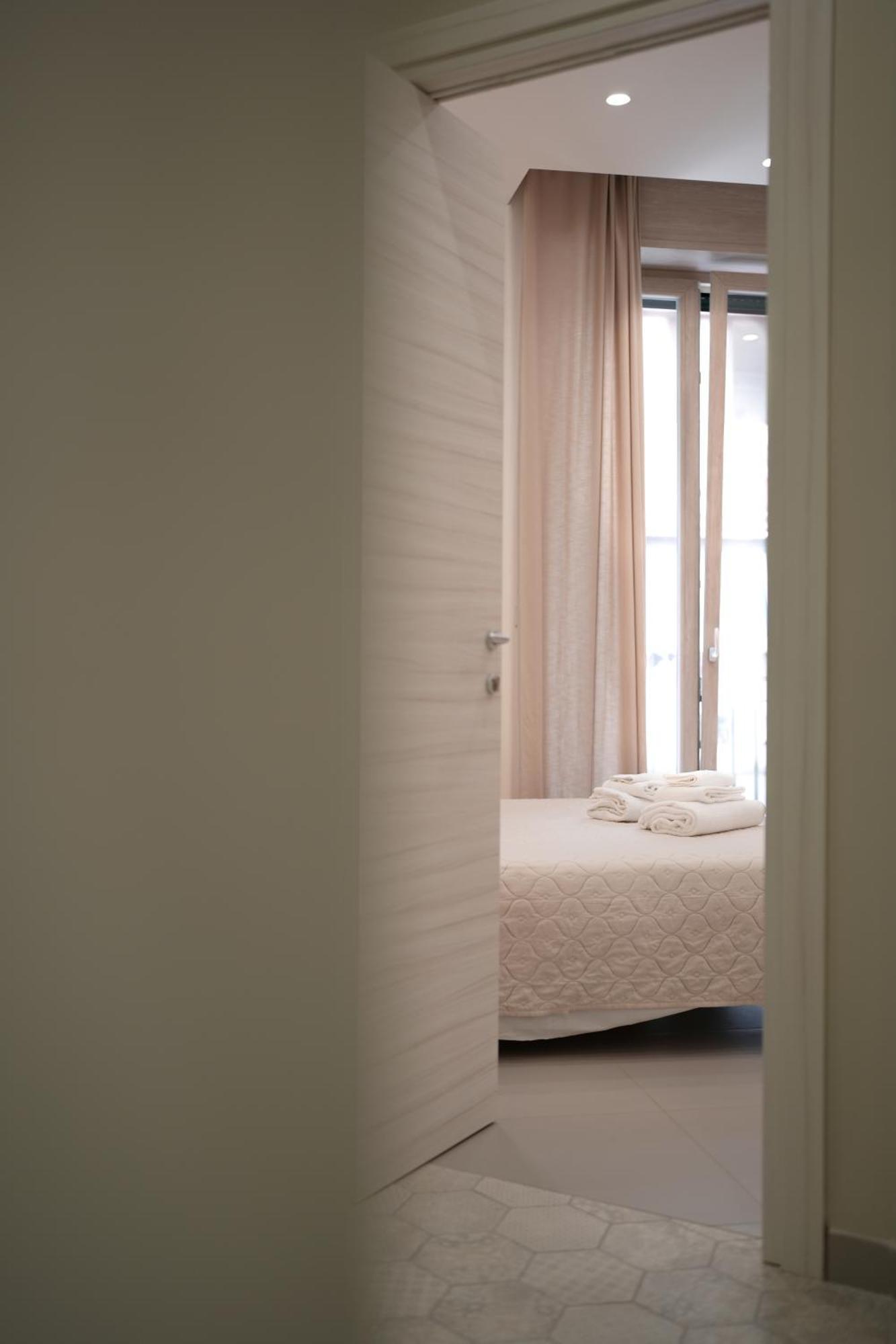 B&B Gasparrini Rooms เนเปิลส์ ภายนอก รูปภาพ